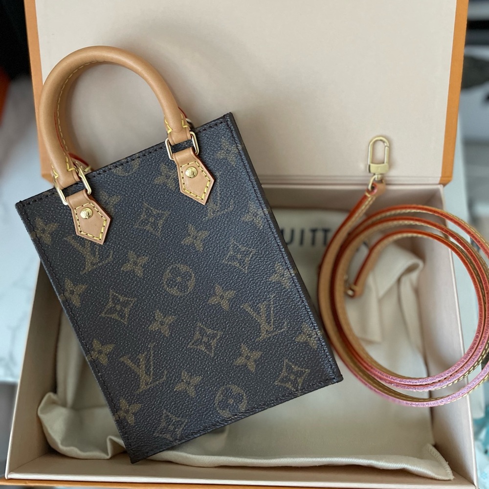 BNIB Louis Vuitton Petite Sac Plat Monogram